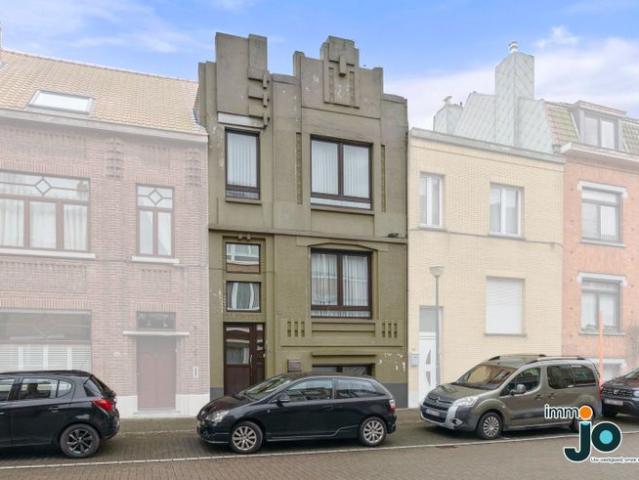 Authentieke Art Deco woning te koop in Oostende vlakbij s.