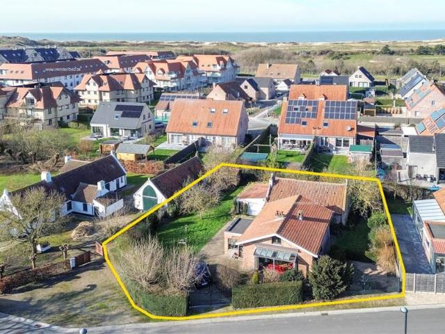 Authentieke en karaktervolle bungalow met veel mogelijkheden in Vosseslag, De Haan