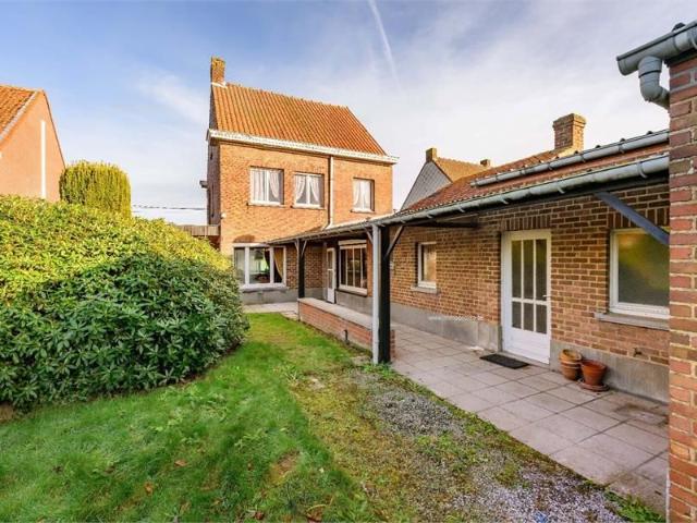 AUTHENTIEKE HALF OPEN BEBOUWING MET GARAGE OP 766 m²