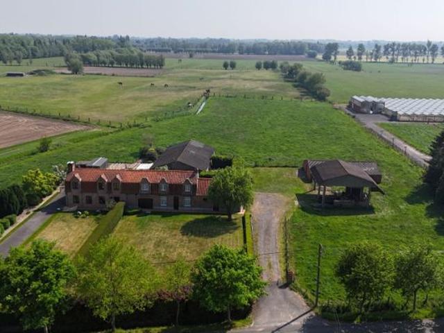 Vastgoed Select: Authentieke hoeve op 15.601 m² te koop i.