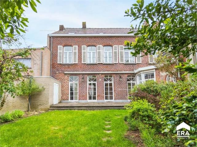Authentieke karaktervolle herenwoning met garage & tuin