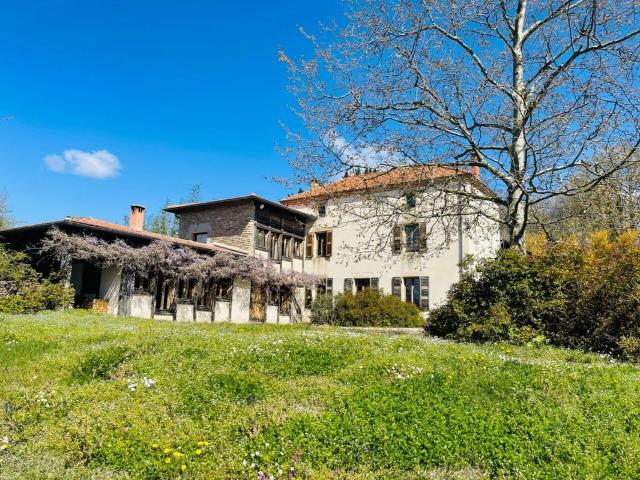 Authentique 340 m² habitables au cœur de 5 hectares