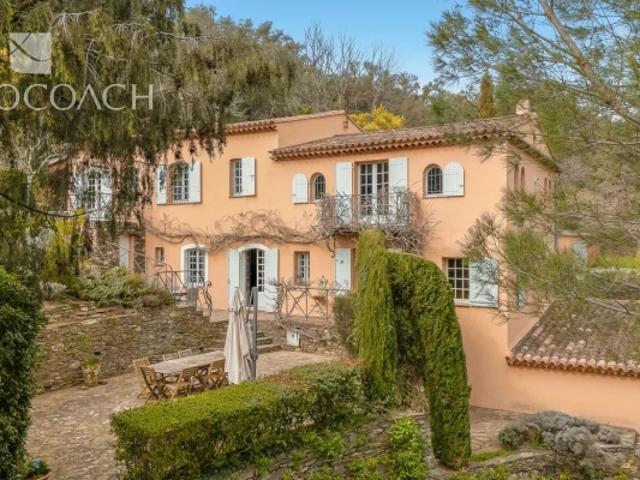Authentique bastide dans un parc bucolique