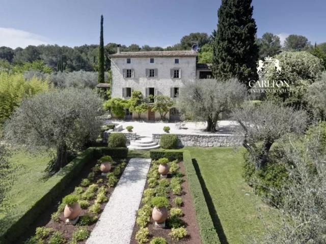 AUTHENTIQUE BASTIDE PROVENCALE