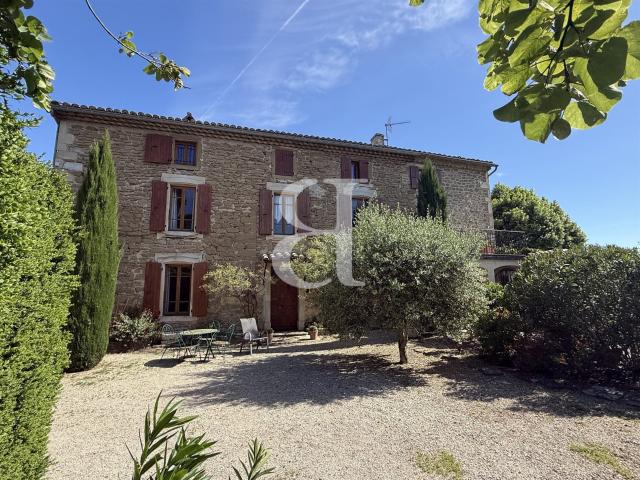 Authentique bâtisse en pierre avec jardin et piscine région. 249m² Grillon