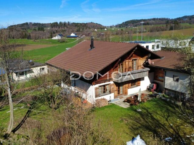 Authentique chalet avec vue dégagée et grand terrain