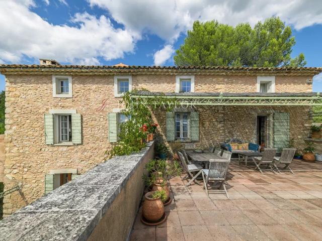 Authentique corps de ferme du 18ème avec vue panoramique 335m² Saint Saturnin lès Apt