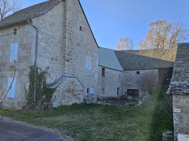 Authentique Corps de ferme en pierre Potentiel Exceptionne. 102m² La Fage Montivernoux