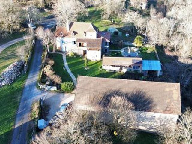 Authentique corps de ferme quercynois avec vue
