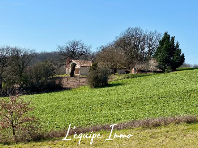 Authentique ferme au calme absolu sur plus de 8 000 m2 de terrain