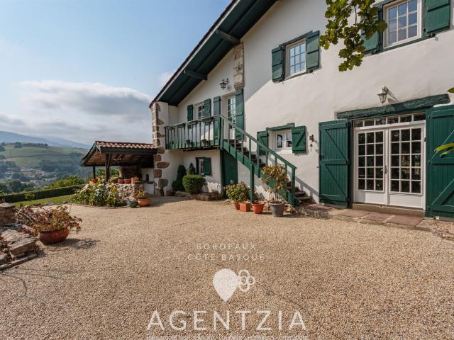 Authentique ferme basque du Xvii ème siècle rénovée Vue exce. 252m² Louhossoa