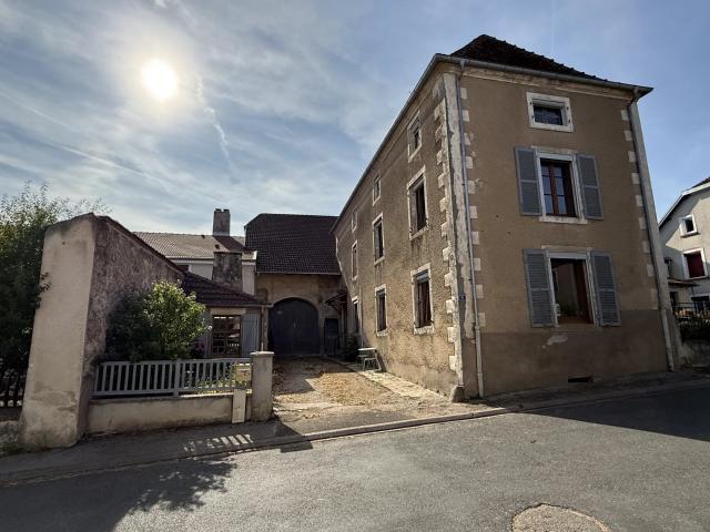 Authentique ferme bourgeoise de village à Melay – 'l’Ibiza du No