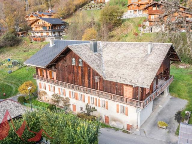 Authentique ferme savoyarde à rénover à Montriond
