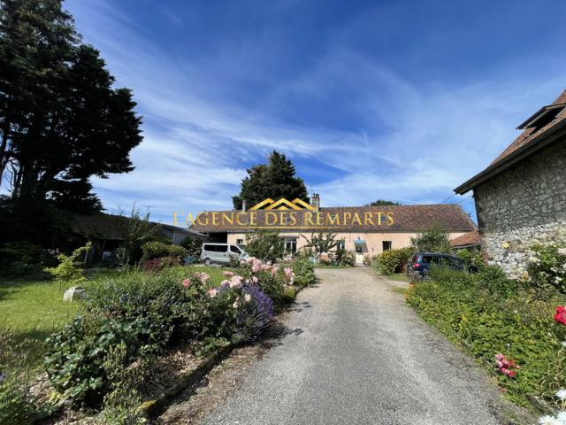 Authentique fermette longère avec dépendances et grand terra