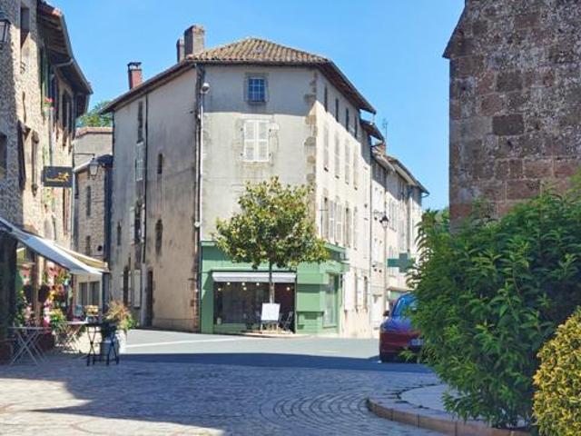 Authentique hôtel particulier dans le centre historique de Rochechouart!