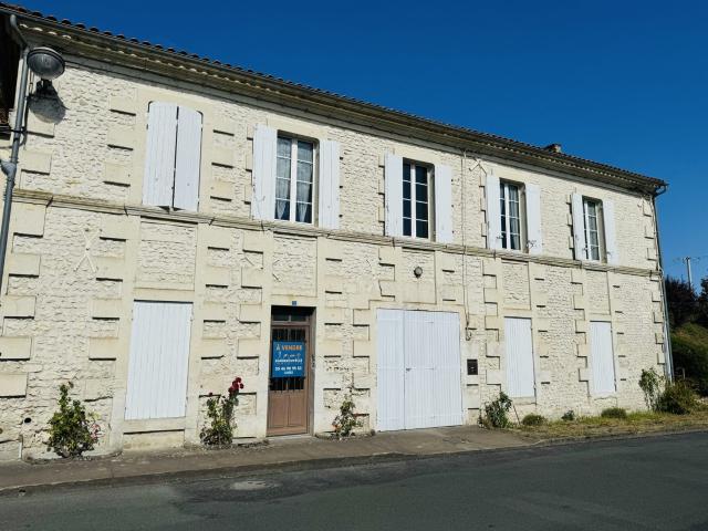 Authentique maison Charentaise à rénover 118m² Mortagne sur Gironde
