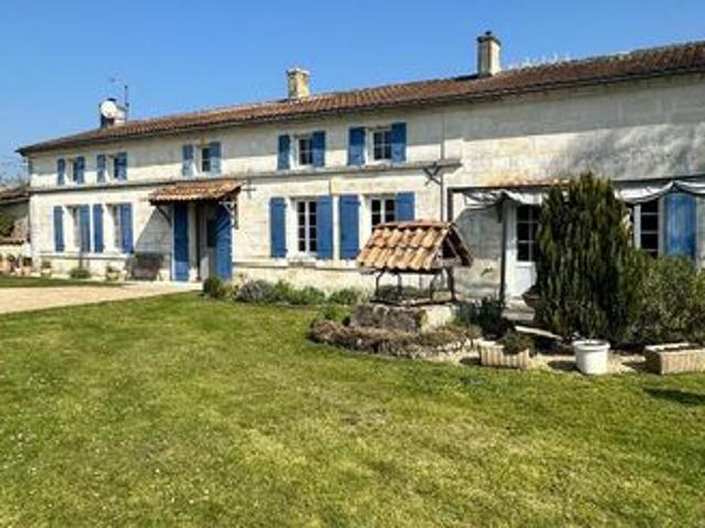 AUTHENTIQUE MAISON CHARENTAISE DE CARACTÈRE de 203 m²