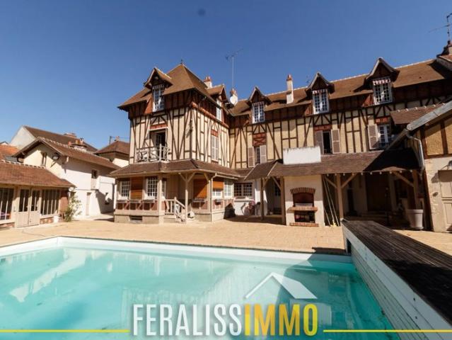 Authentique maison Anglo Normande avec piscine et jardin pa