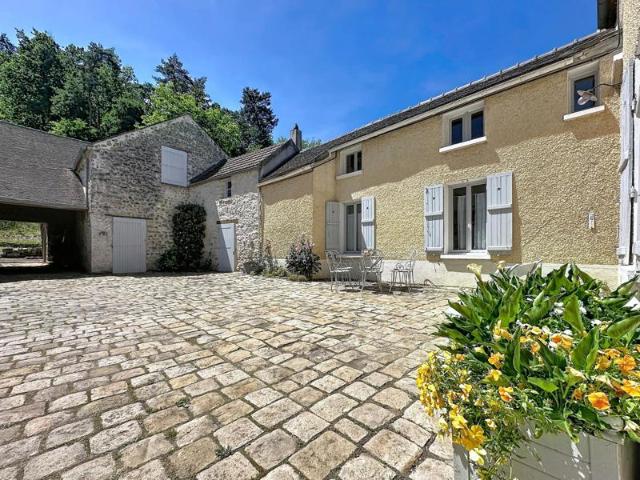 Authentique maison avec grange et bois