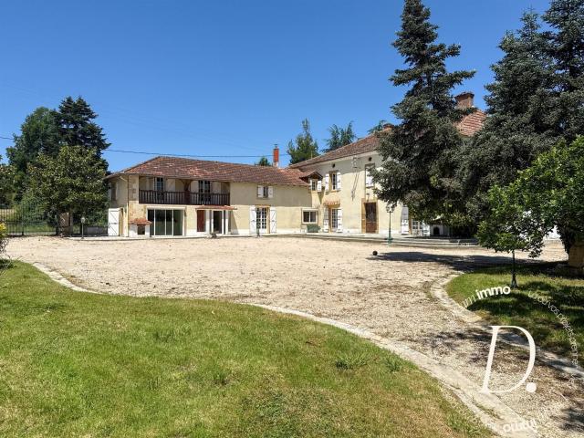 Authentique Maison Gasconne sur plus de 3 Hectares 529m² Miélan