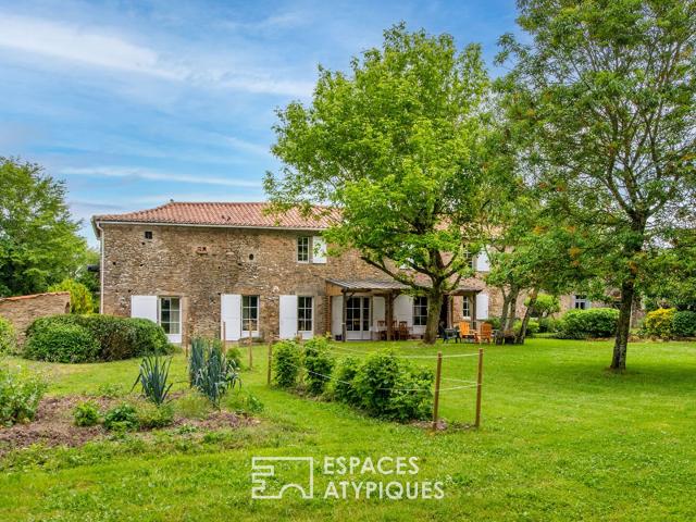 Authentique maison de campagne: longère de caractère au coe. 164m² Vendrennes