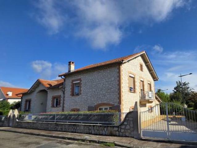 Authentique maison de caractère au coeur de Causad