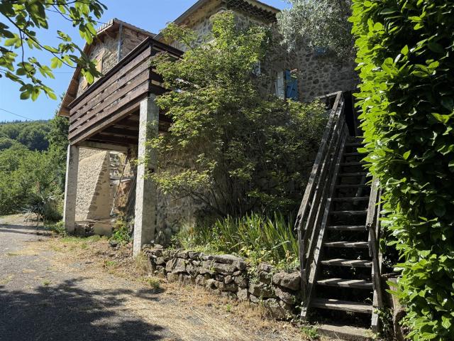 Authentique Maison de Hameau en Pierre 5 Chambres, Terrasse. 108m² Lentillères