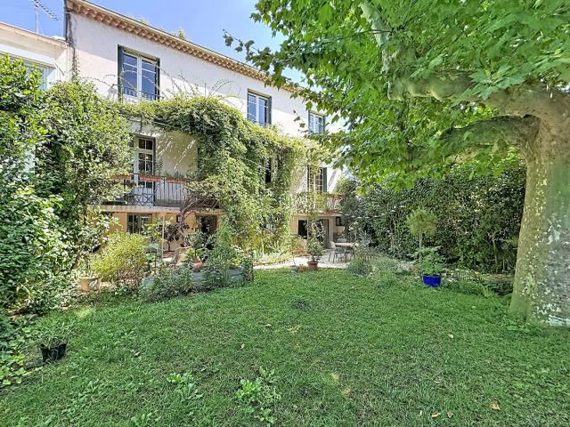 Authentique Maison de Maître de 175m² avec jardin et bassin. 0m² Avignon