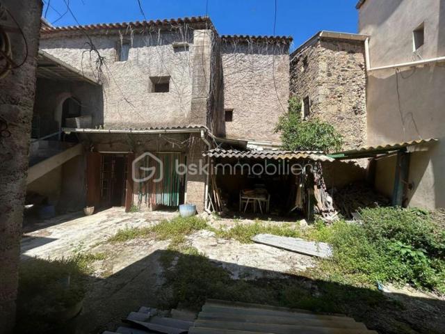 Authentique maison de village avec terrasse, jardin et garage