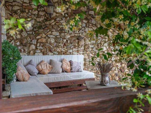 Authentique maison de village de caractère à vendre au cœur. 205m² Pougnadoresse