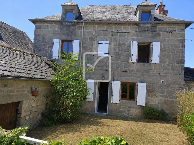 Authentique maison en pierre au coeur d'un charmant hameau 88m² Noailles