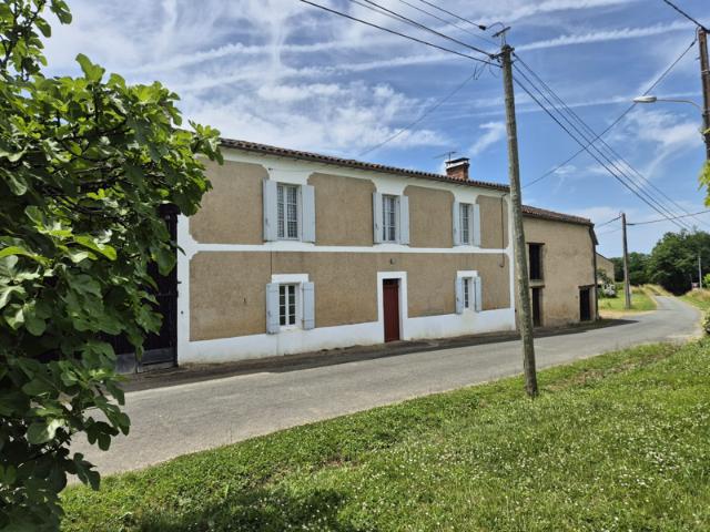 Authentique Maison en Pierre avec plus de 2 hectares et nomb