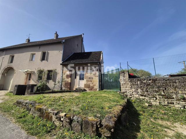 Authentique Maison En Pierre Avec Terrain De Plus D'un Hecta. 135m² Offlanges