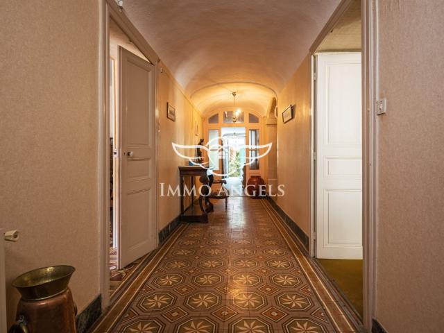 Authentique maison vigneronne à fort potentiel dans le centr. 286m² Montpeyroux