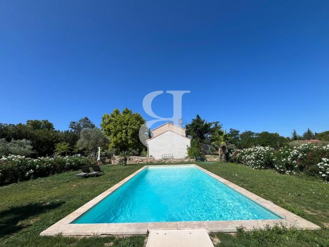 Authentique mas à proximité immédiate de l'Isle sur la sorgu. 220m² L'Isle sur la Sorgue