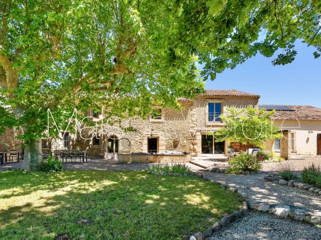 Authentique mas avec piscine près de l'Isle sur la Sorgue. 360m² L'isle Sur La Sorgue