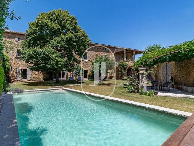 Authentique mas en pierre à vendre à proximité d'Uzès 310m² La Bruguière
