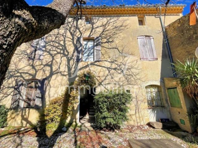 Authentique mas isolé en Provence