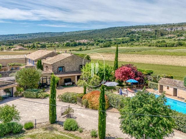 Authentique mas provençal à vendre à Joucas 230m² Joucas