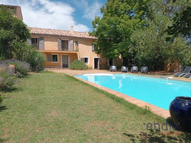 Authentique mas provençal du XIXe siècle, sur 1 hectare avec piscine