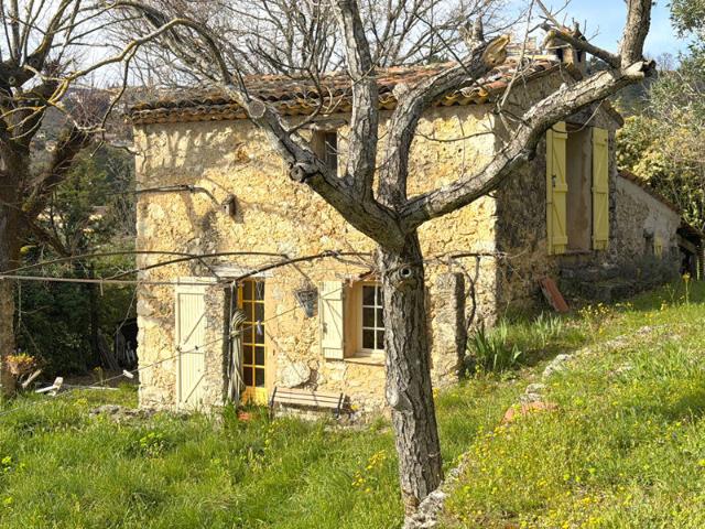 Authentique mazet en pierre plein de charme Tourrettes