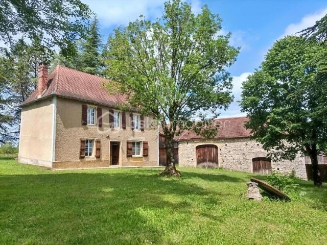 Authentique propriété en pierre avec dépendances sur près de 5 hectares de terrain