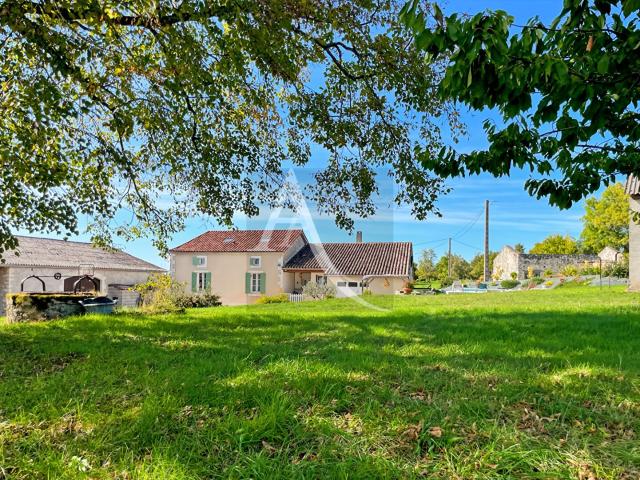 Authentique propriété en pierre avec piscine, dépendances et. 150m² Lacaussade