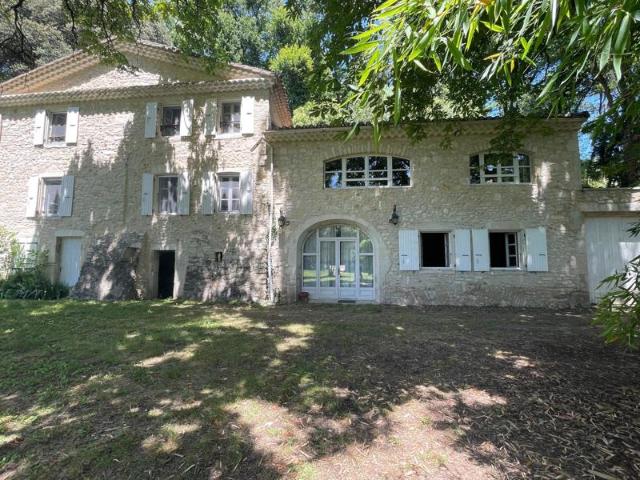 Authentique propriété en pierre du xix? Siècle aux portes de montélimar
