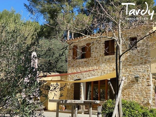 Authentique propriété familiale au charme provençal 83330 LE C