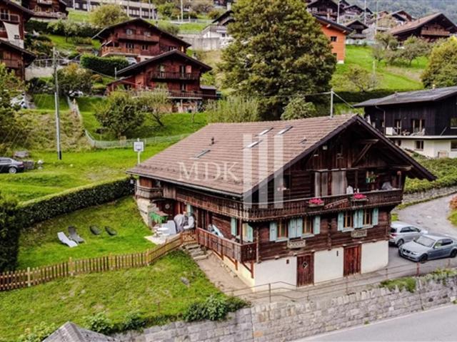 Authentisches Chalet mit zwei Wohnungen