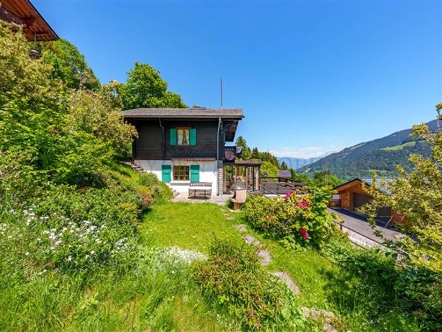 Authentisches Chalet, Panoramablick auf die Berge
