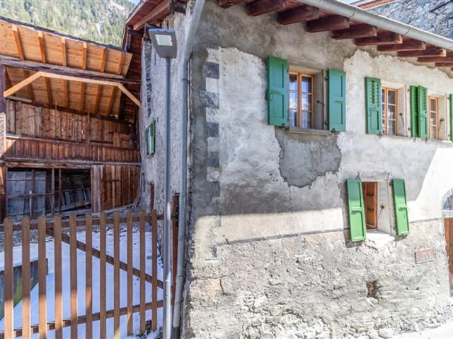 Authentisches Dorfhaus aus dem 18. Jahrhundert mit Außenbereichen