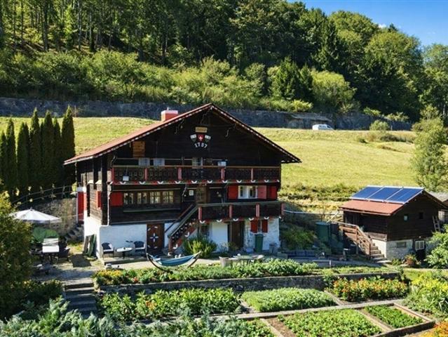 AUTHENTISCHES RENOVIERTES CHALET IM HERZEN DER VAUD ALPEN