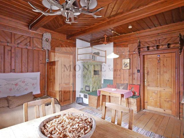 Authentisches Wohnen im Bauernhaus – 3 Zimmer Wohnung mit Tiroler Stube